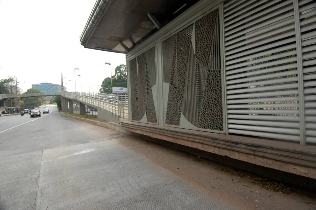 Las barandas de la rampa de acceso a la estación Palmichal ya fueron reparadas así como las otras afectaciones que se registraron en el puente peatonal y el vagón. (Foto: Jaime Del Río / VANGUARDIA LIBERAL)
