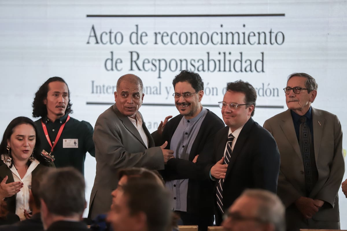 Bogotá. Julio 15 de 2026.El presidente de la República, Gustavo Petro, encabezó en la Casa de Nariño el acto público de perdón en el que el Estado colombiano reconoció su responsabilidad internacional por la persecución ilegal adelantada por el extinto DAS contra el periodista Hollman Morris y su familia. (Colprensa – Catalina Olaya)