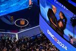 Barack y Michelle Obama exaltan a los demócratas y advierten una reñida carrera por la Casa Blanca