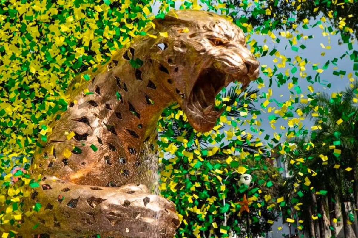 Inauguración del Monumento Leopardo en la rotonda del Estadio Américo Montanini. Foto: IG Juan José Cobos.