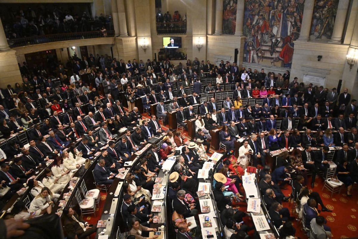 En un país donde millones viven con menos de un salario mínimo, los congresistas y magistrados recibirán en 2025 millonarias sumas de dinero, reavivando el debate sobre los privilegios del poder.