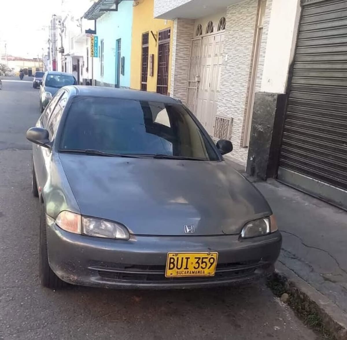 Este fue el automóvil Honda Civic hurtado en Bucaramanga.