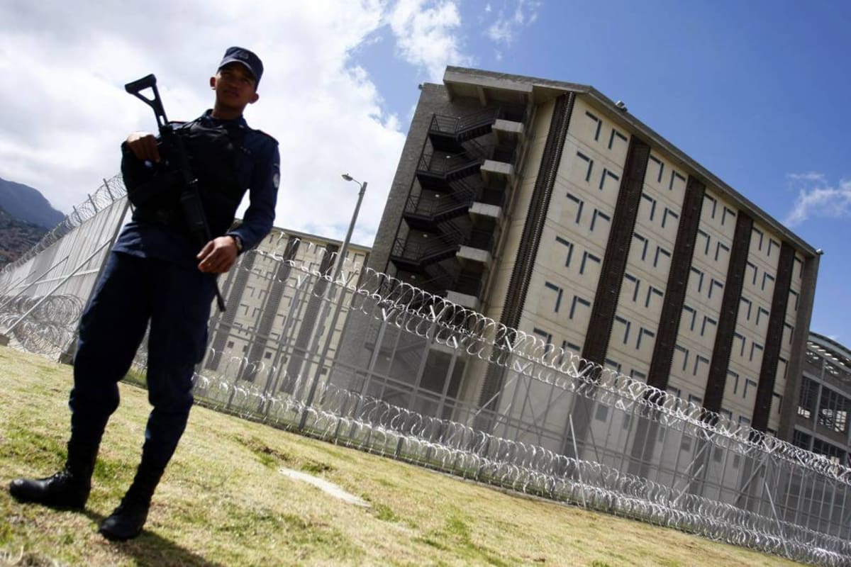 Este martes fueron trasladados 127 internos con orden de extradición. De la cárcel de Cómbita en Boyacá, hasta la cárcel La Picota en Bogotá, se realizó un fuerte operativo para el desplazamiento de los reclusos. En la foto: las nuevas intalaciones de la cárcel La Picota. (Colprensa - Mauricio Alvarado)