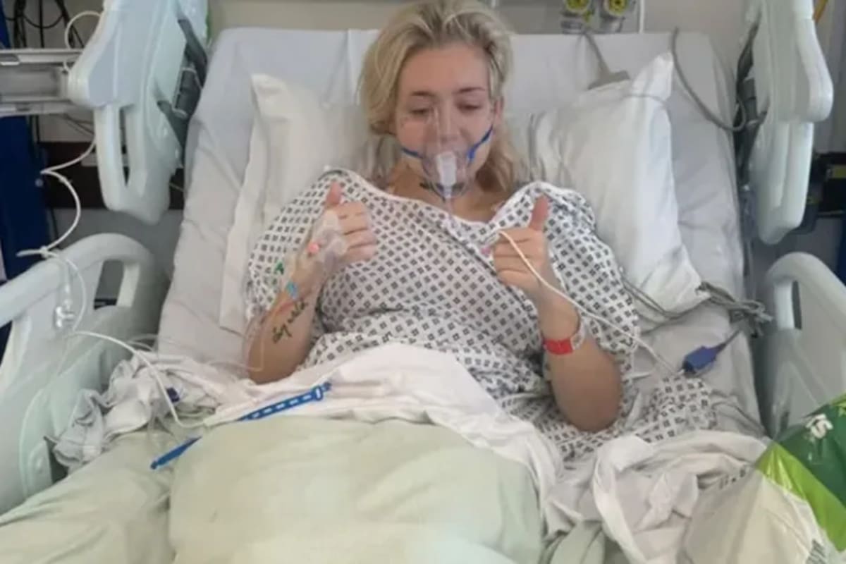 Joven británica de 22 años comenzó a 'vapear' cuando era adolescente; ahora le dan 18 meses de vida tras grave diagnóstico.