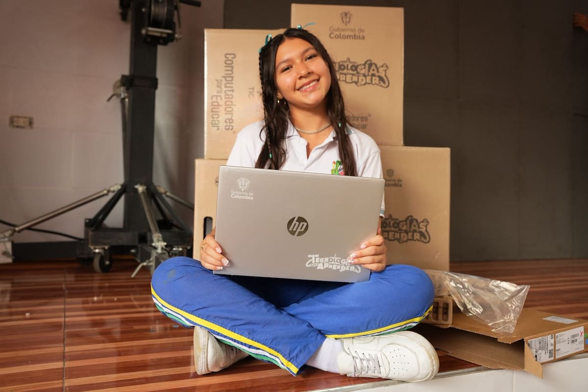 Estudiantes de Bucaramanga estrenan computadores en colegios públicos: los planteles beneficiados