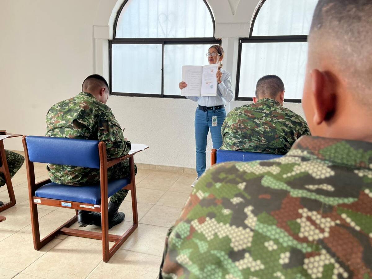 Los soldados en su formación académica.