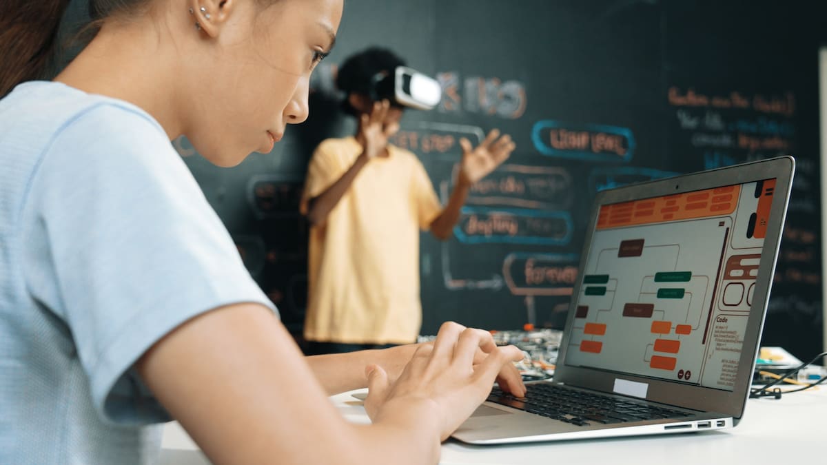 Hay ciertos usos de la inteligencia artificial que facilitan el aprendizaje en todos lo niveles de formación. //123RF.