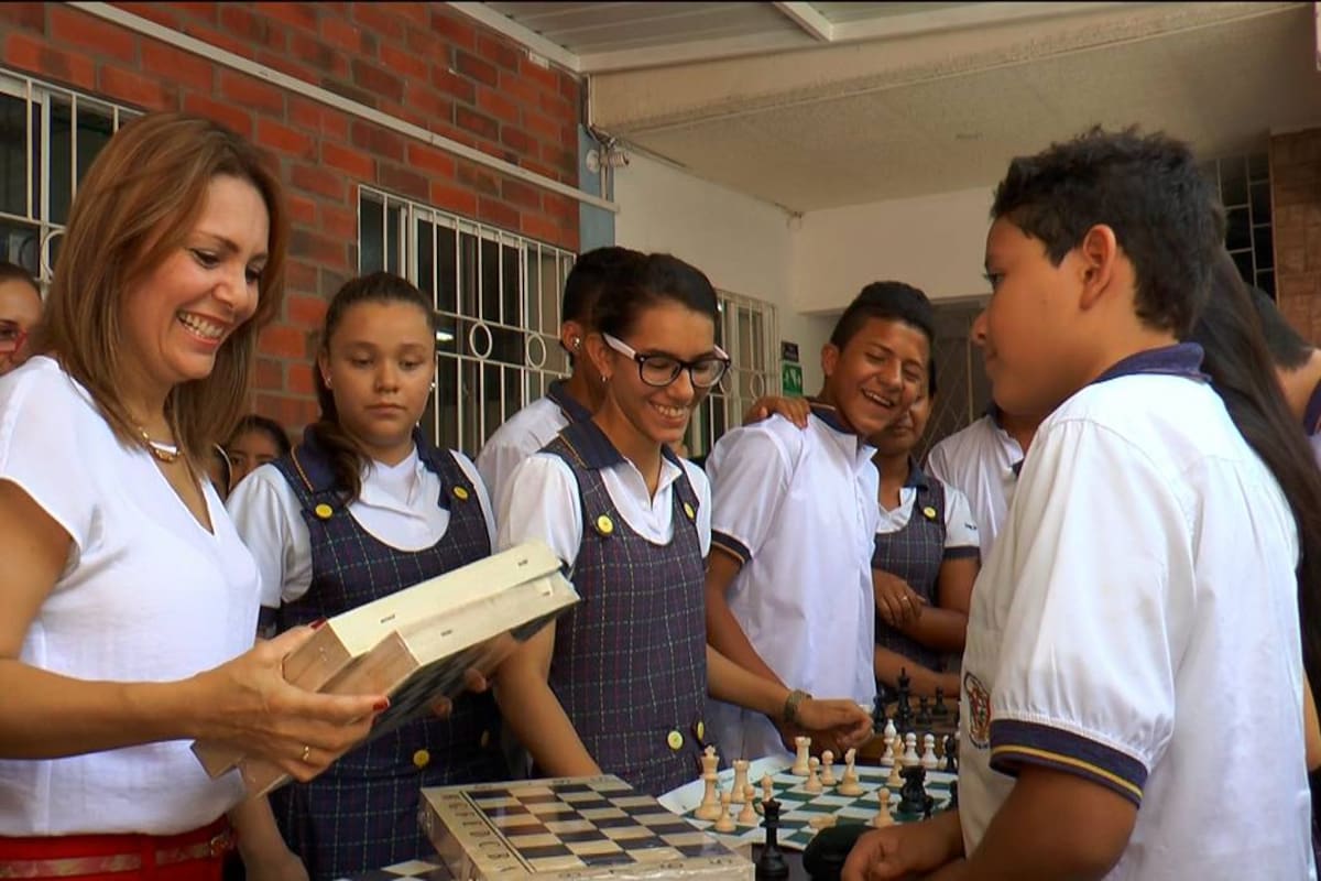 La Administración local busca fomentar el ajedrez en el Colegio Técnico Gabriela Mistral. (Foto: Suministrada / VANGUARDIA LIBERAL)
