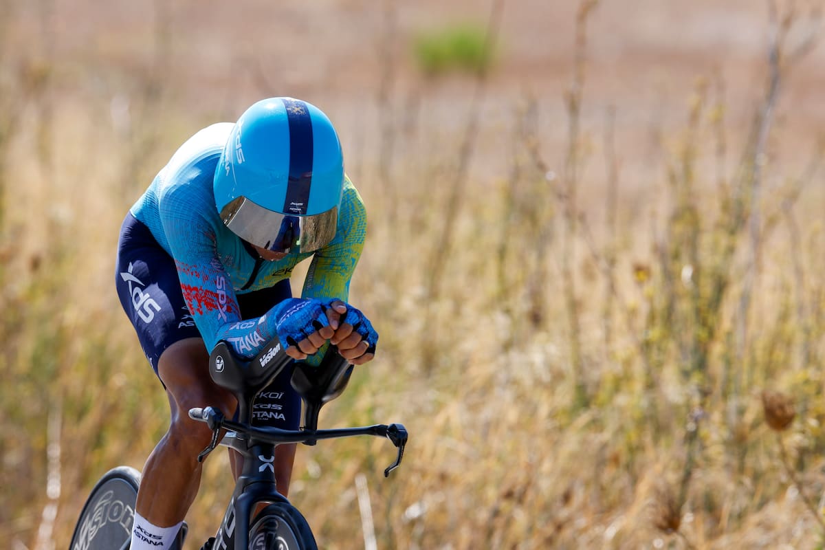 EL PUERTO DE SANTA MARÍA, 10/09/2026.- El ciclista colombiano Harold Tejada del equipo XDS Astana Team durante decimoctava etapa de La Vuelta a España, una contrarreloj de 32,1 km entre el Puerto de Santa María y Jerez de la Frontera, este jueves. EFE/ Javier Lizón