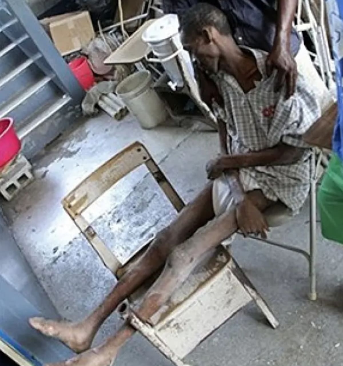 Evan Muncie fue rescatado con vida 28 días después del devastador terremoto que sacudió Haití en 2010. Captura video.