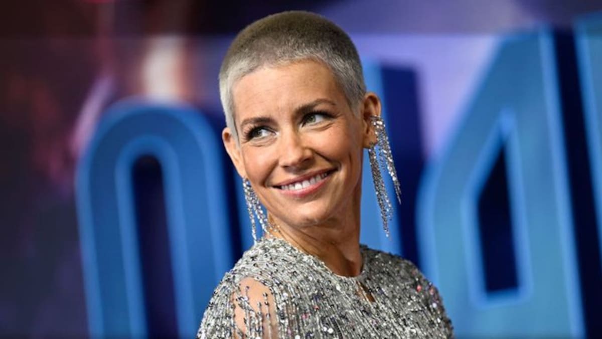 La actriz Evangeline Lilly reveló que sufrió daño cerebral luego de una caída ocurrida durante una salida a la playa el año pasado.