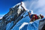 Así fue el dramático rescate de 880 escaladores en el Everest: atrapados en tormenta de nieve