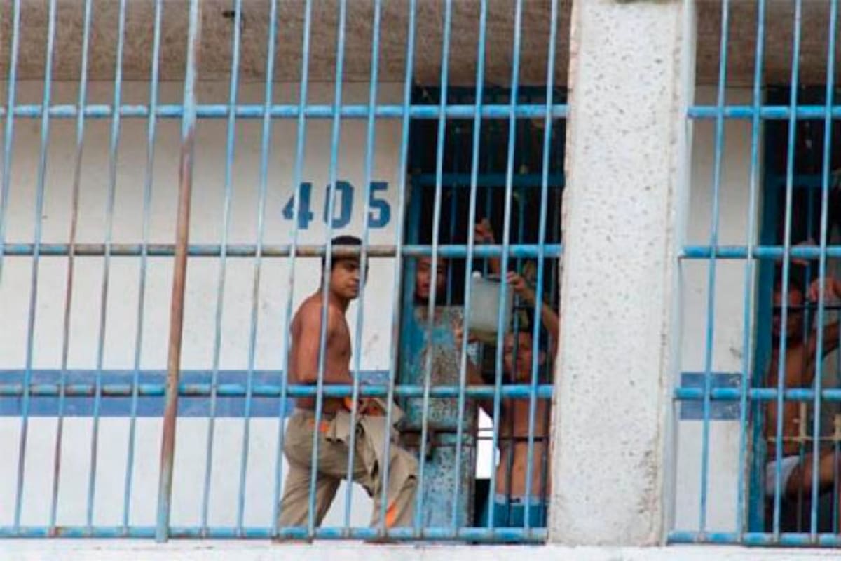 Algunos de los jóvenes reclusos resultaron heridos tras “cortarse con la reja de seguridad”.