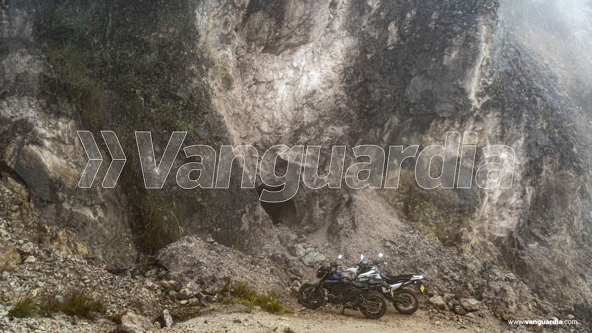 Esta es la primera fotografía conocida de una bocamina en pleno páramo de Santurbán, a más de 3.000 metros de altura. Imagen exclusiva de Vanguardia. Derechos reservados.