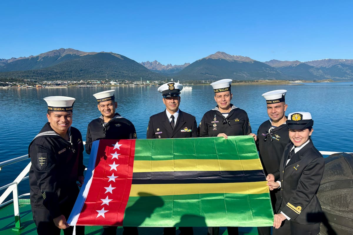 Adrián Armando Tous Pérez, suboficial 2do; Edinson Andrés Guevara Pimiento, suboficial 2do; Darío Hernández Mancipe, Subjefe de buzos; Ángel David Domínguez Caballero, suboficial 2do; José Julián Nieto Pico, suboficial 2do y técnico mantenimiento aeronáutico y la teniente de fragata Alba Karina Anteliz Díaz, médica UIS. Suministrada / VANGUARDIA