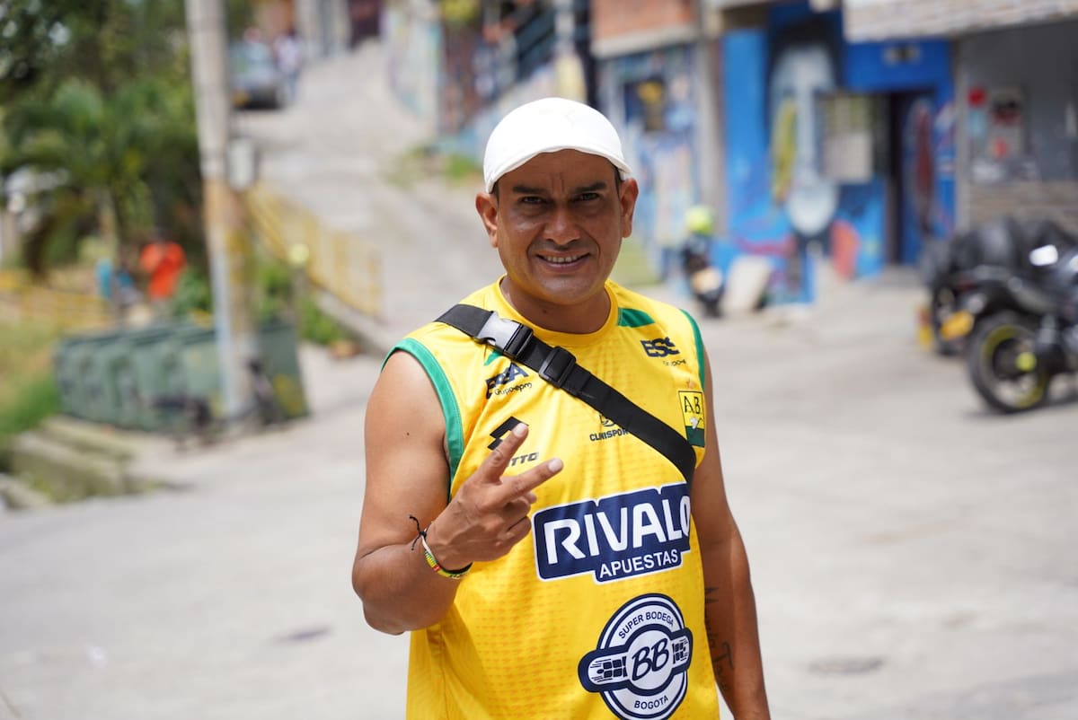 Omar Bermúdez, el líder que convirtió los cerros de la Comuna 14 en un destino de turismo comunitario.