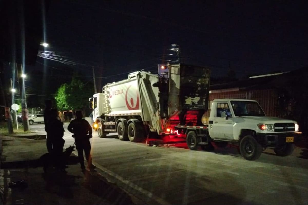 Una emergencia provocó una explosión al interior de un carro compactador de residuos sólidos en Barrancabermeja.