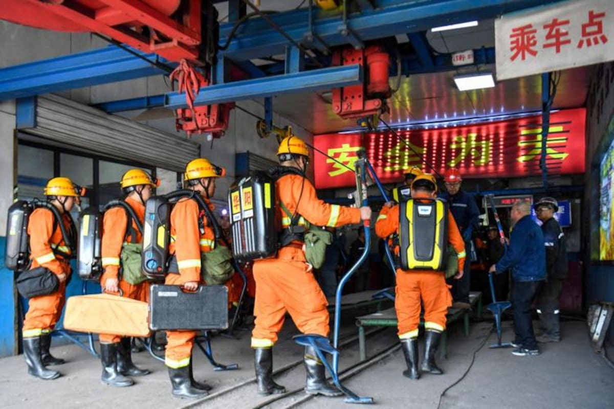 Solo cinco rescatistas han logrado llegar a las zonas más profundas de la mina afectada por la explosión de gas en China.
Foto: redes sociales.