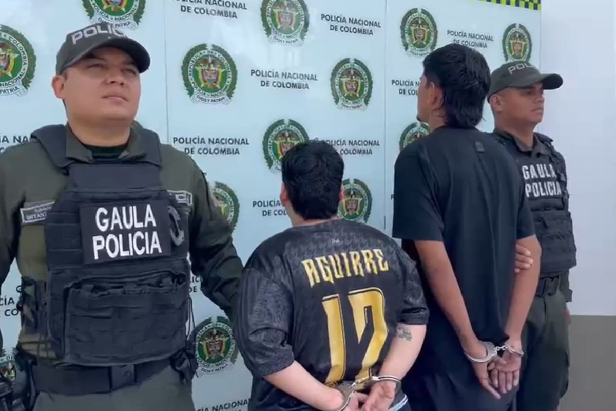 Capturan a 'Flaco' y 'Jothselin', señalados de intimidar a comerciantes con falsas amenazas criminales.
Foto: cortesía.