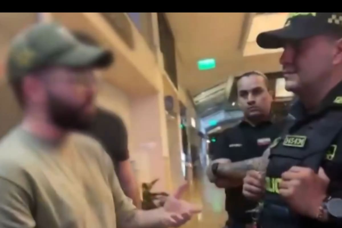 Extranjero golpea a menor en cine de Medellín y genera rechazo por violento ataque. | Foto: Captura Tomada de Video @RedMasNoticias