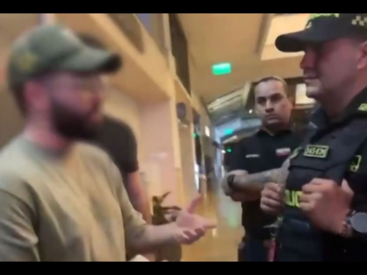 Extranjero golpea a menor en cine de Medellín y genera rechazo por violento ataque. | Foto: Captura Tomada de Video @RedMasNoticias