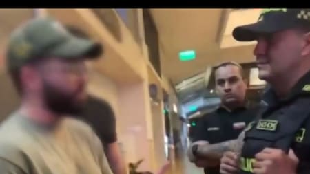 Extranjero golpea a menor en cine de Medellín y genera rechazo por violento ataque