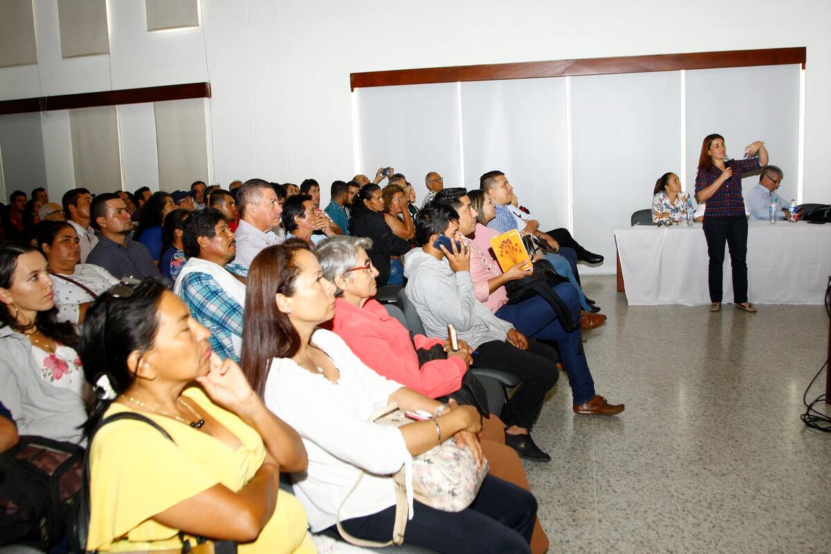 El pasado viernes 26 de abril, apicultores santandereanos presentaron al gobierno nacional y departamental sus necesidades.