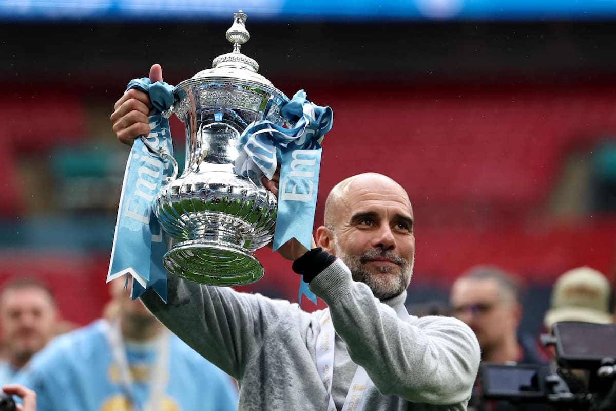 LONDON (United Kingdom), 16/05/2026.- Manchester City's manager Pep Guardiola celebrates with the cup after winning the English FA Cup final match Chelsea FC against Manchester City, in London, Britain, 16 May 2026. (Reino Unido, Londres) EFE/EPA/NEIL HALL EDITORIAL USE ONLY. No use with unauthorized audio, video, data, fixture lists, club/league logos, 'live' services or NFTs. Online in-match use limited to 120 images, no video emulation. No use in betting, games or single club/league/player publications.