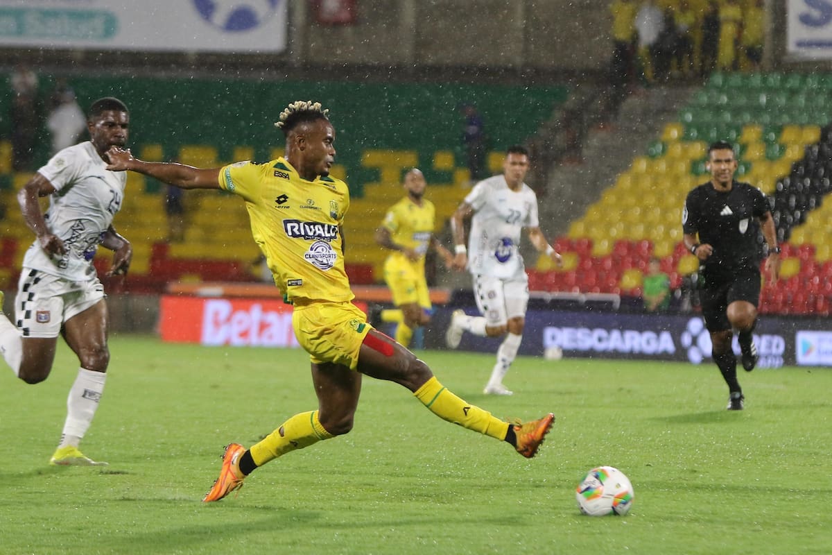 Faber Gil estuvo muy debajo del rendimiento que se esperaba en el Atlético Bucaramanga. Foto: Jaime Moreno / VANGUARDIA
