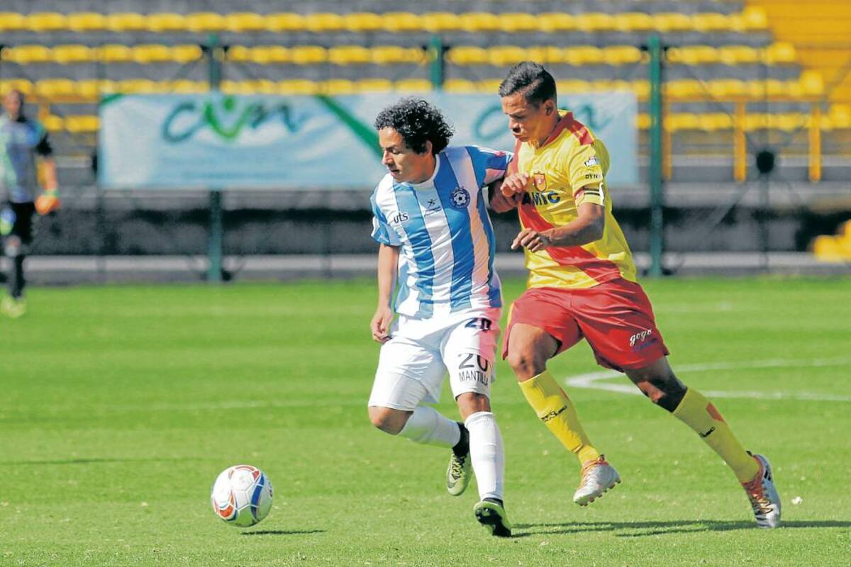 Real Santander, el equipo que más jugadores santandereanos sacó al profesionalismo en los últimos años, jugará la próxima temporada en otra región debido a la falta de apoyo de la empresa privada y los entes gubernamentales. (Foto: Archivo / VANGUARDIA LIBERAL)