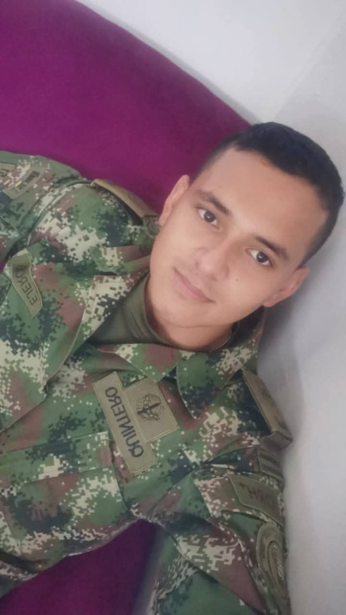Familiares y amigos en Puente Sogamoso lamentan la trágica muerte del joven militar.