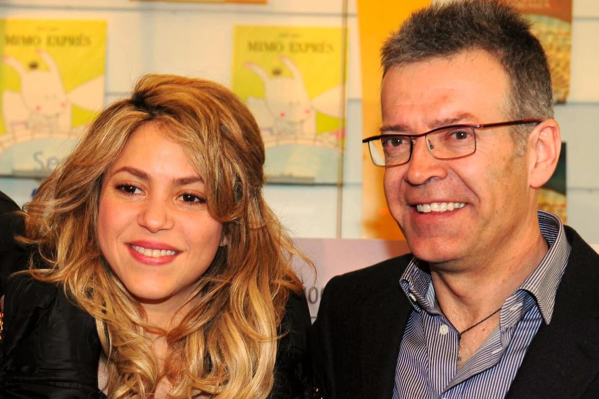 Video: Người hâm mộ Shakira la ó phản đối Joan Piqué trong bãi đậu xe: họ cáo buộc anh ta tiêu xài tiền của nữ ca sĩ người Colombia.