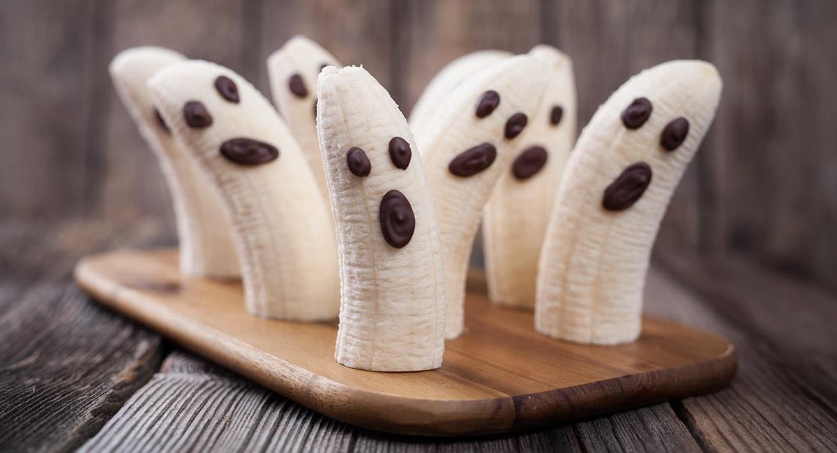 Entre disfraces, dulces y decoración, la cocina también puede convertirse en protagonista de Halloween. Estas cuatro recetas fáciles son ideales para estimular la imaginación de los niños, disfrutar tiempo de calidad en familia y sorprender a los invitados con preparaciones creativas.
