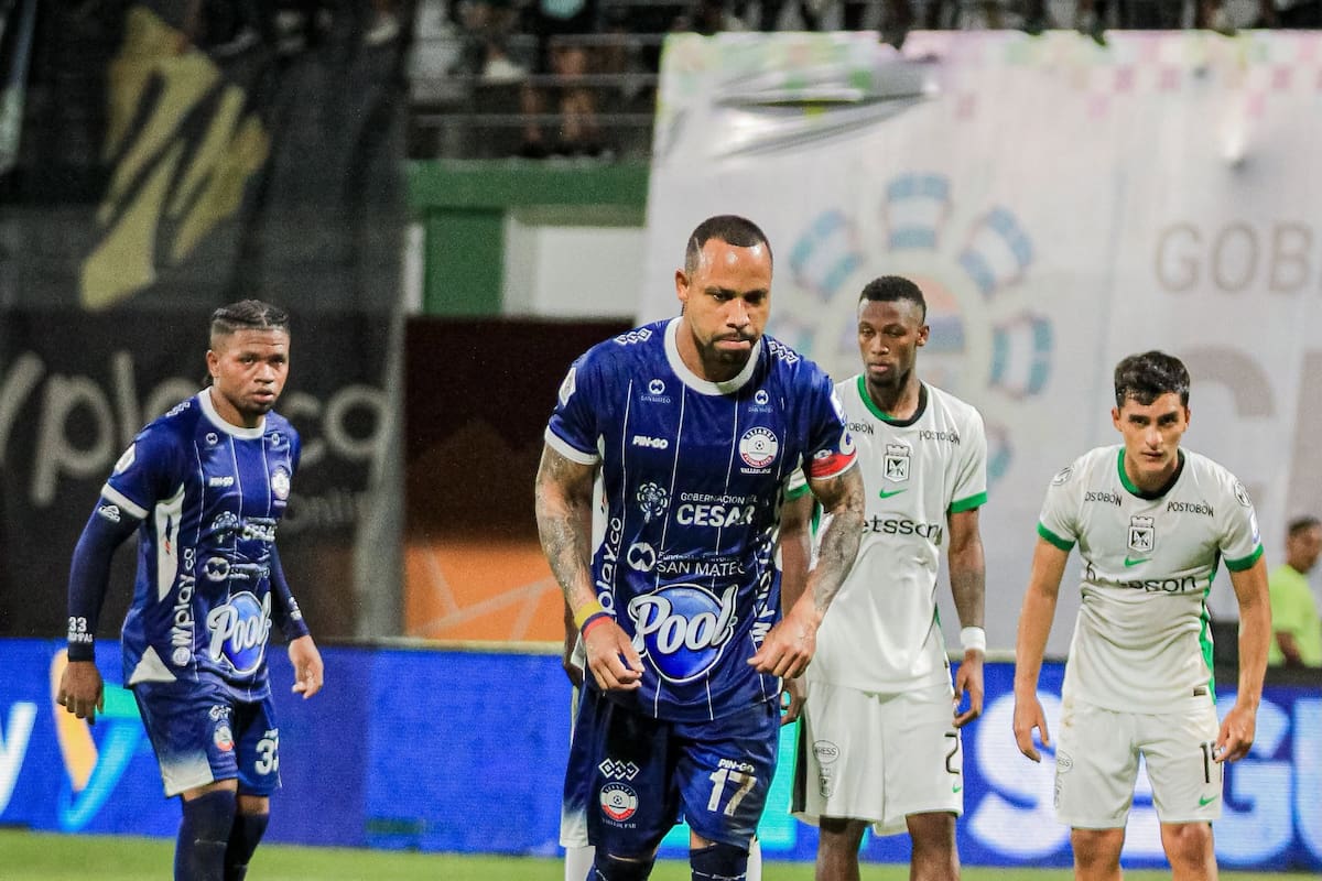 Según las imágenes de la transmisión, Pardo dirigió una expresión ofensiva hacia los aficionados verdolagas durante el festejo. /FOTO: Alianza FC