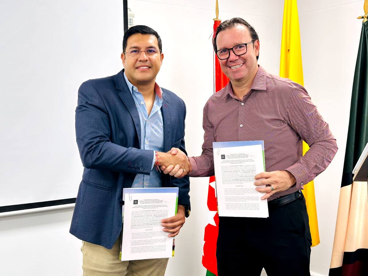El convenio lo firmaron el director ejecutivo de Fenalco Santander, Alejandro Almeyda Camargo; y el rector de las UTS, Omar Lengerke Pérez.
