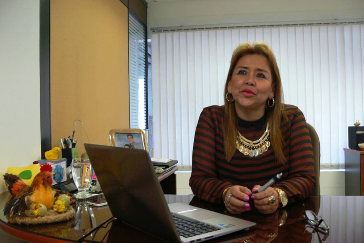 Martha Ruth Velásquez es la mayor de cuatro hermanos. Lleva 27 años casada y fruto de esa unión tiene dos hijos: el mayor es ingeniero industrial y el menor está a punto de graduarse como médico.