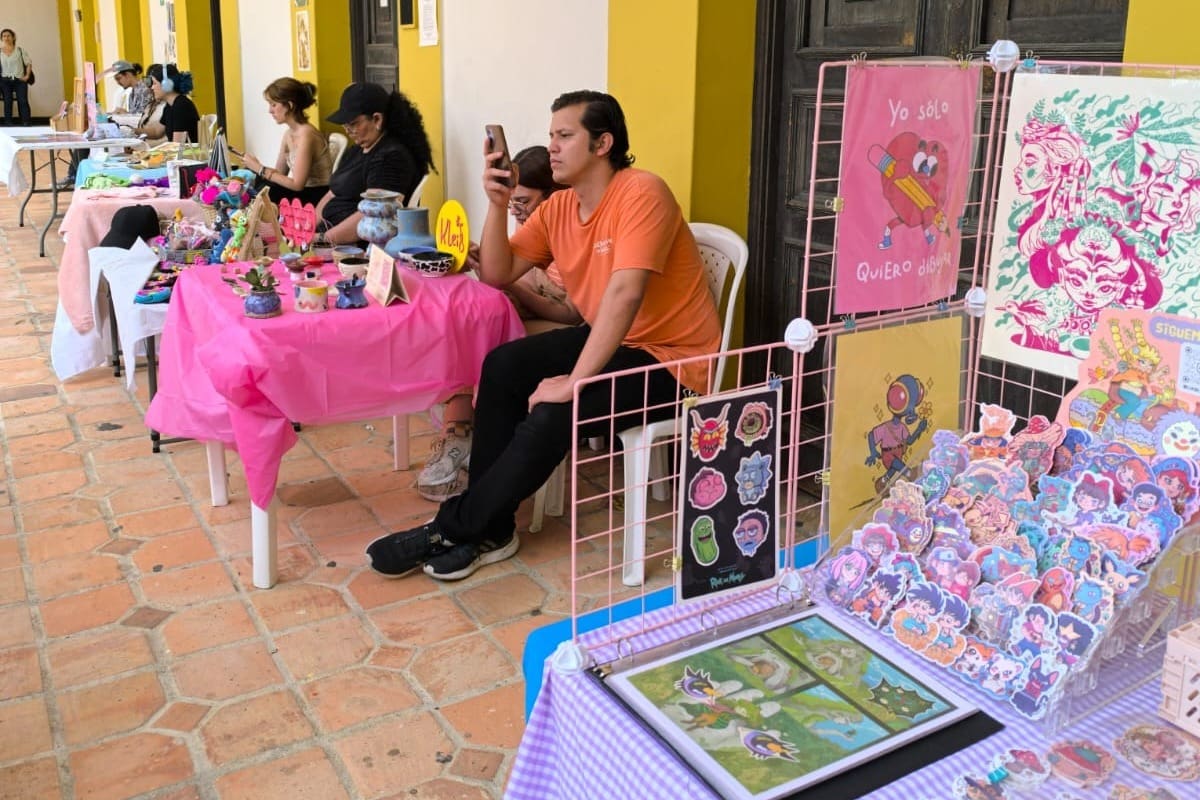 Crayón 2.0 regresa este sábado con una propuesta que lleva la ilustración y la literatura al parque San Pío de Bucaramanga en una jornada pensada para compartir, crear y descubrir el talento local. / Suministrada