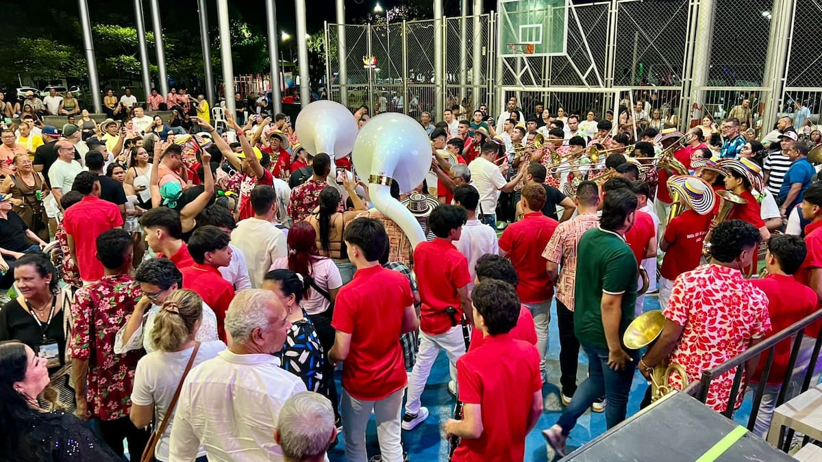Pie de foto:La banda Nueva Generación de Cotorras, de Córdoba, se alzó con el primer lugar en la 31ª versión del Festival Nacional de Bandas Folclóricas, tras una destacada presentación que cautivó al jurado y al público en Barrancabermeja.
Suministrada/Vanguardia
