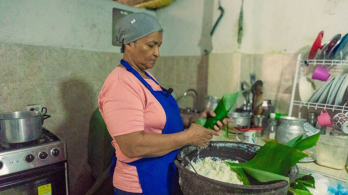 Bolleras tradicionales ofrecen una amplia variedad de productos en el Parque Infantil y el barrio La Victoria durante el Festival Nacional del Bollo en Barrancabermeja.
Suministrada/Vanguardia