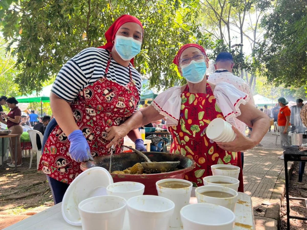 Se prepararon 20 ollas o ‘indios’ de sancocho en Barrancabermeja.