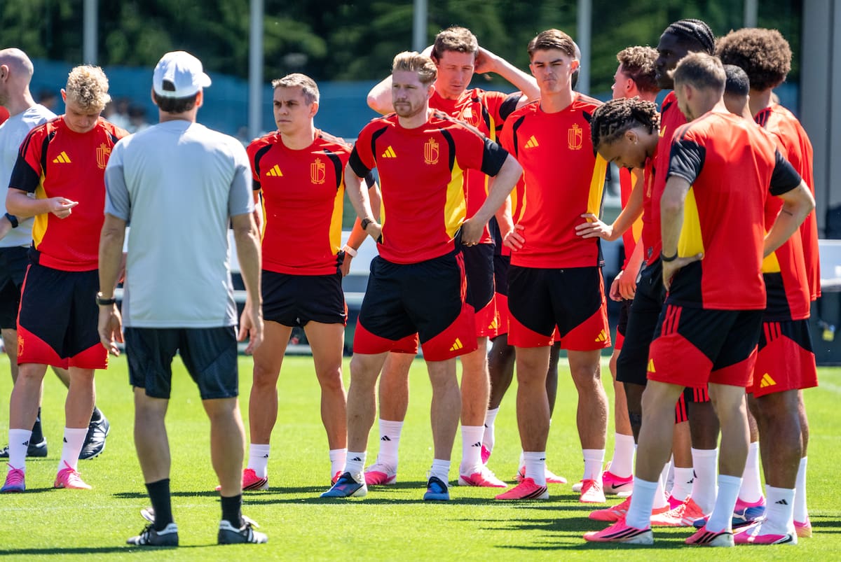 RENTON (United States), 14/06/2026.- Members of the Belgium nation team listen to head coach Rudi Garcia during a training session of the Belgian national soccer team in Renton, Washington, USA, 14 June 2026. (Mundial de Fútbol, Bélgica) EFE/EPA/STEPHEN BRASHEAR