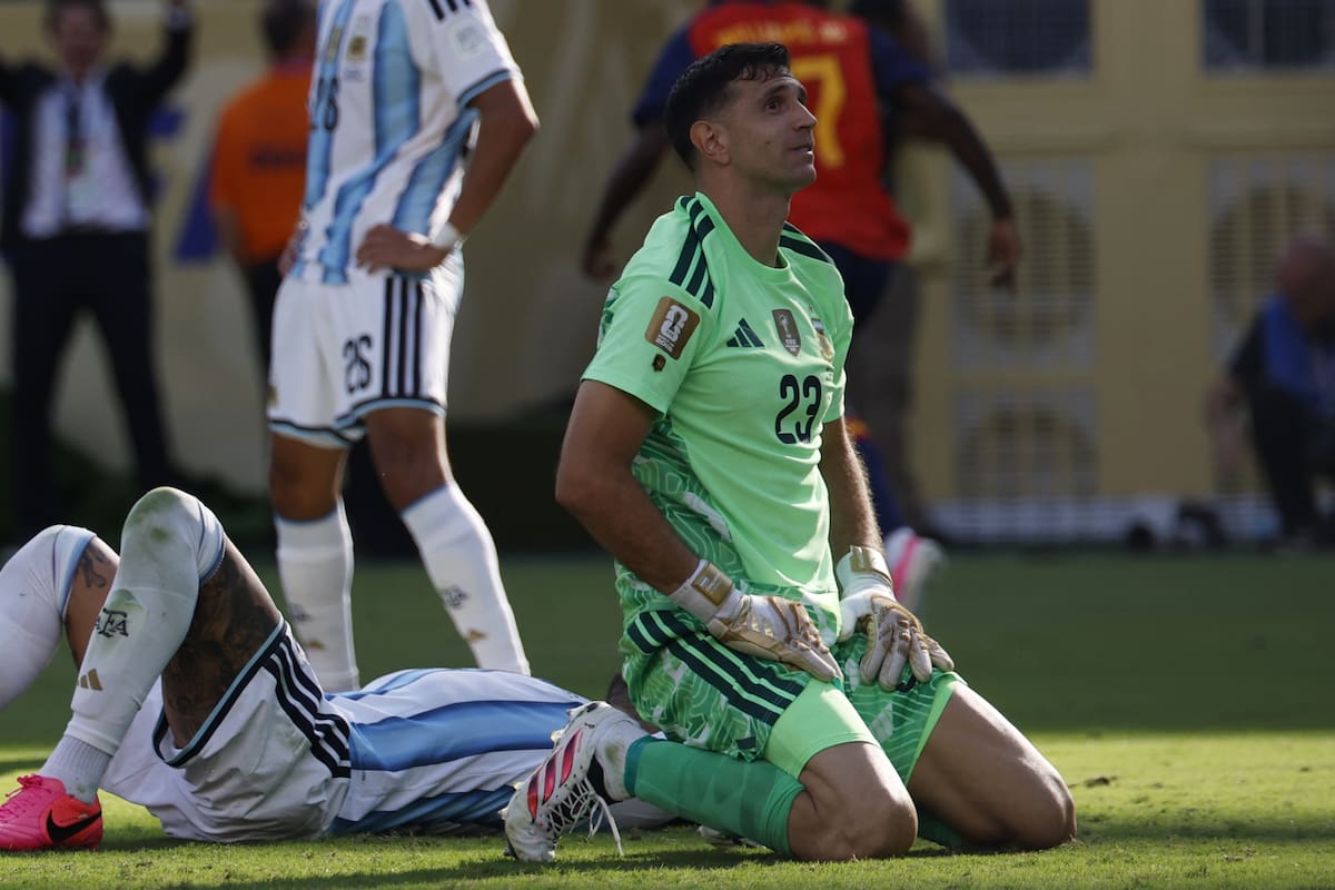 EAST RUTHERFORD (United States), 19/07/2026.- Goalkeeper Emiliano Martinez of Argentina reacts after conceding the first goal in the FIFA World Cup 2026 final match Spain against Argentina, in New Jersey, USA, 19 July 2026. (España) EFE/EPA/SHAWN THEW