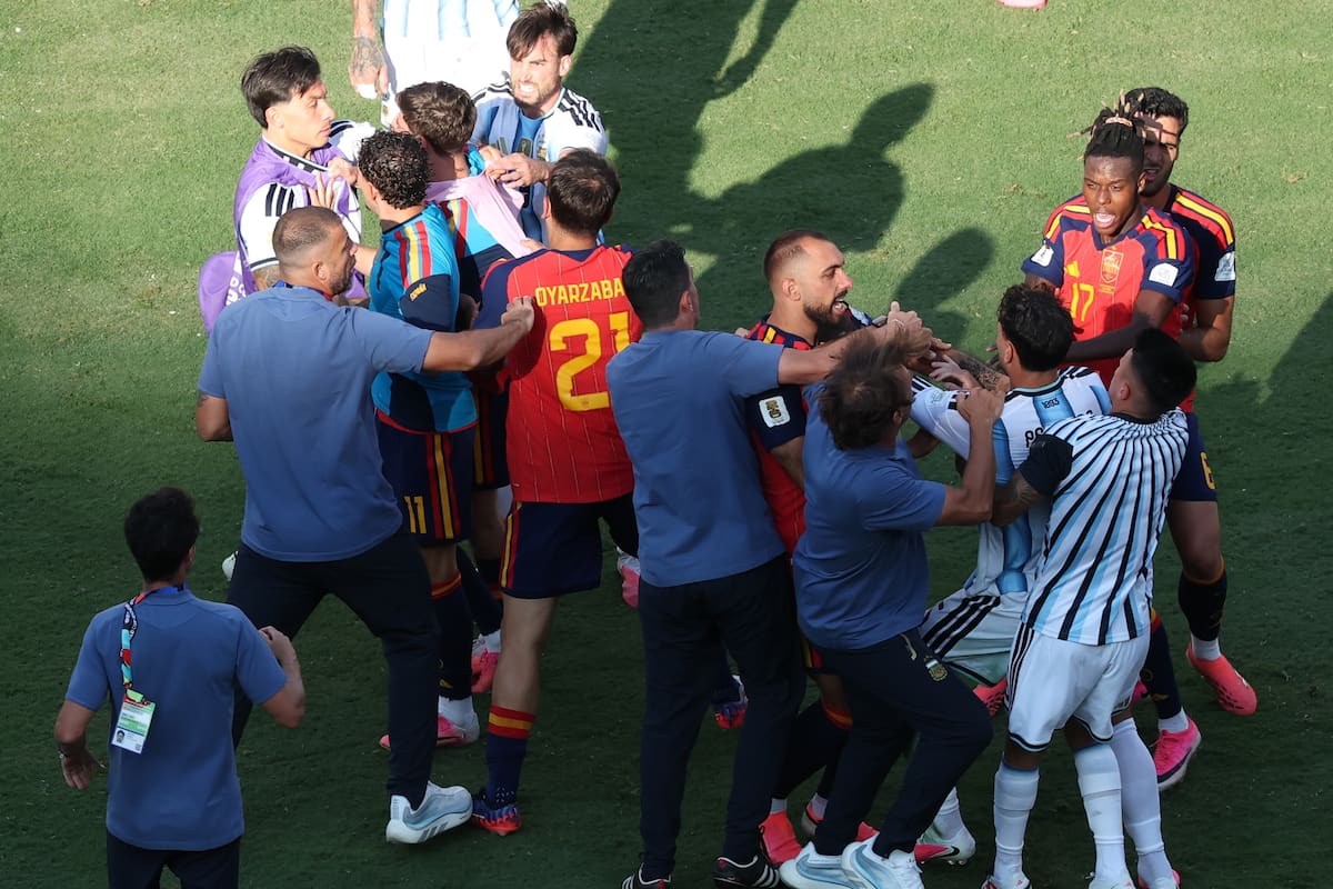 EAST RUTHERFORD (United States), 20/07/2026.- Players of Argentina and Spain scuffle after the FIFA World Cup 2026 final match Spain against Argentina, in New Jersey, USA, 19 July 2026. (España) EFE/EPA/SARAH YENESEL