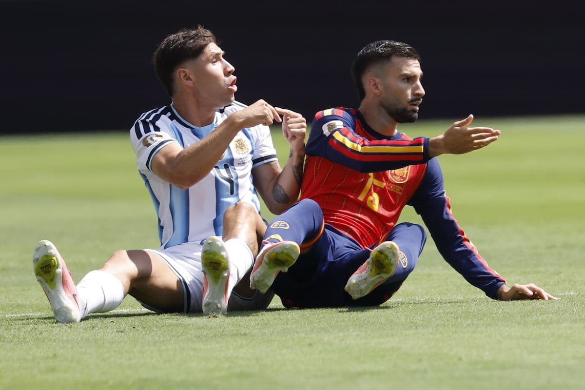 EAST RUTHERFORD (United States), 19/07/2026.- Gonzalo Montiel of Argentina (L) and Alex Baena of Spain react during the FIFA World Cup 2026 final match Spain against Argentina, in New Jersey, USA, 19 July 2026. (España) EFE/EPA/SHAWN THEW