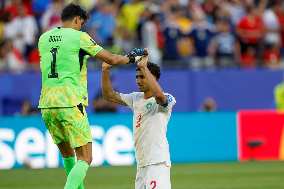 FOXBOROUGH (United States), 19/06/2026.- Morocco goalkeeper Yassine Bounou and defender Achraf Hakimi celebrate after defeating Scotland 1-0 in the FIFA World Cup 2026 group stage match between Scotland and Morocco at Boston Stadium in Foxborough, Massachusetts, USA, 19 June 2026. (Marruecos) EFE/EPA/GREG M. COOPER