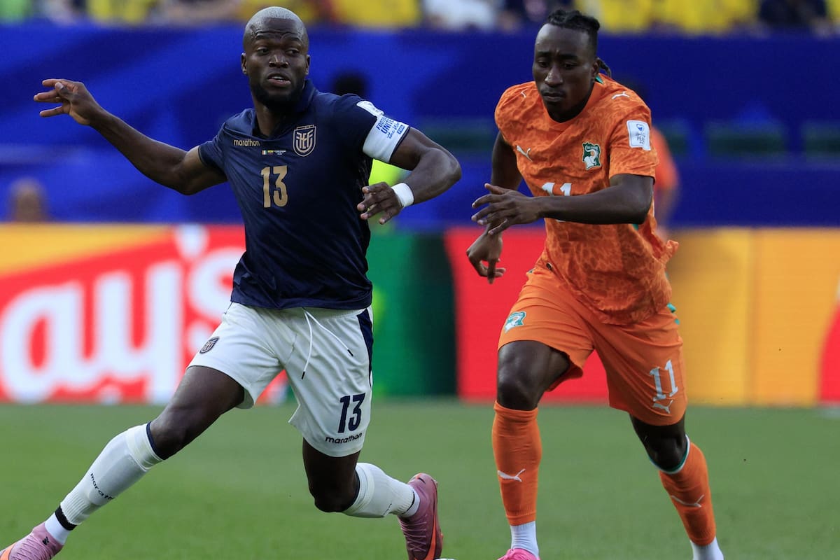 PHILADELPHIA (United States), 15/06/2026.- Enner Valencia of Ecuador (L) in action against Yan Diomande of Ivory Coast during the FIFA World Cup 2026 group stage match Ivory Coast against Ecuador, in Philadelphia, Pennsylvania, USA, 14 June 2026. (Costa de Marfil, Filadelfia) EFE/EPA/SHAWN THEW