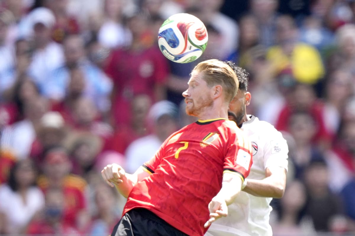 SEATTLE (United States), 15/06/2026.- Kevin De Bruyne (L) of Belgium in action against Marawan Attia of Egypt during the FIFA World Cup 2026 group stage match Belgium against Egypt, in Seattle, USA, 15 June 2026. (Bélgica, Egipto) EFE/EPA/STEPHEN BRASHEAR
