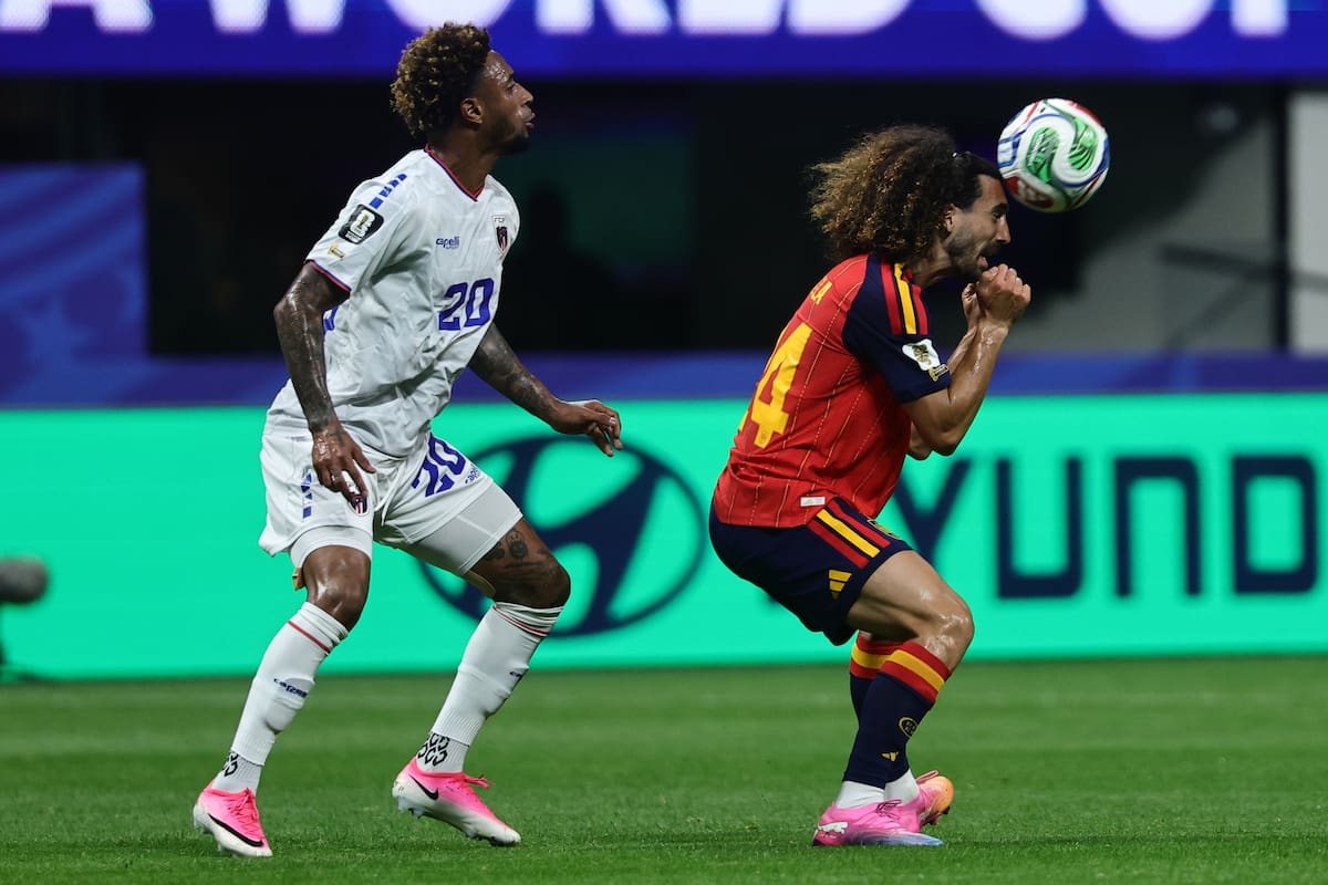 ATLANTA (United States), 15/06/2026.- Marc Cucurella (R) of Spain and Ryan Mendes of Cape Verde in action during the FIFA World Cup 2026 group stage match Spain vs Cabo Verde, in Atlanta, USA, 15 June 2026. (Cabo Verde, España) EFE/EPA/RONALD WITTEK