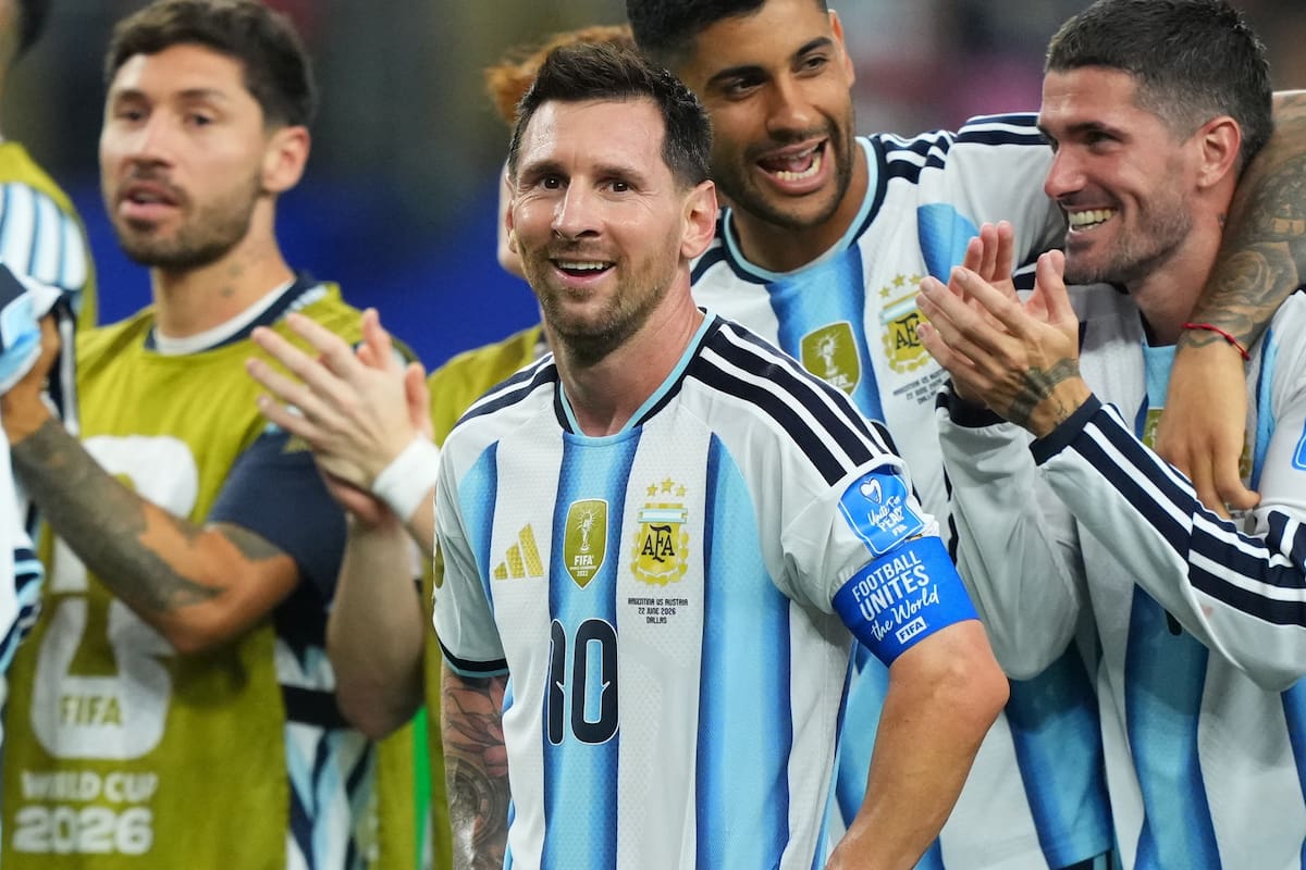 DALLAS (United States), 22/06/2026.- Lionel Messi of Argentina celebrates with teammates after winning the FIFA World Cup 2026 group stage match Argentina against Austria, in Dallas, USA, 22 June 2026. EFE/EPA/JEFFREY MCWHORTER