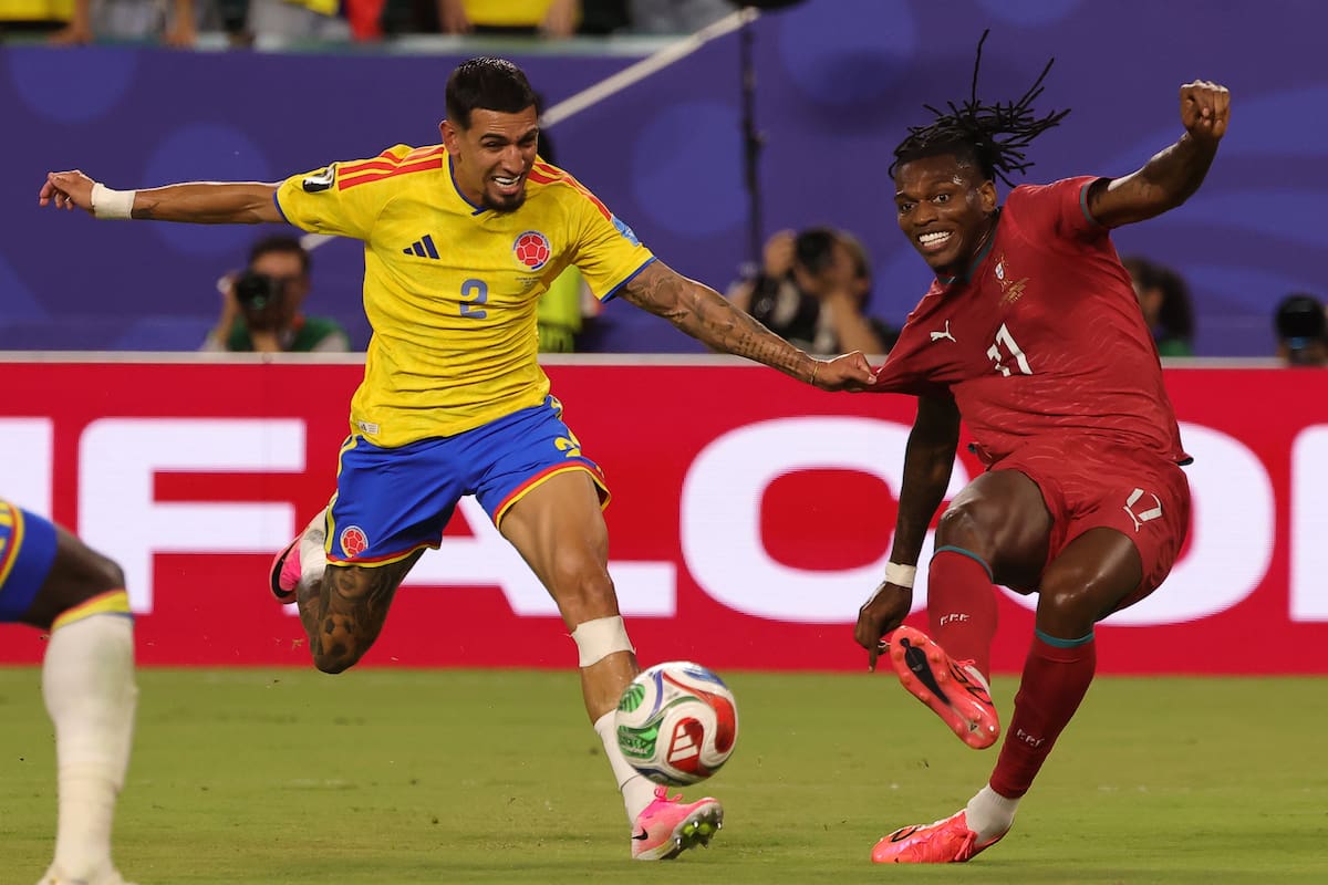 MIAMI (United States), 27/06/2026.- Daniel Munoz of Colombia (L) in action against Rafael Leao of Portugal (R) during the FIFA World Cup 2026 group stage match Colombia against Portugal, in Miami, Florida, USA, 27 June 2026. EFE/EPA/CRISTOBAL HERRERA-ULASHKEVICH